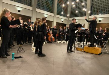 Koorschool zingt geweldig mee bij afscheidsconcert